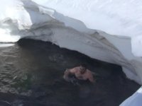 Eksi 15 Derecede Yaylada Göle Girdiler