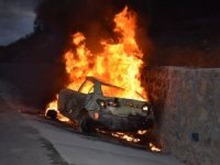 Yanan Otomobilde 5 Kişi Can Verdi
