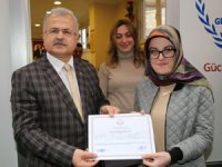 Bilgisayar İşletmenliği Kursiyerleri Sertifikalarını Aldı