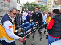 Kamyonet Motosiklete Çarptı 1 Yaralı