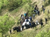 Kamyonet Şarampole Yuvarlandı: 2 Ölü, 3 Yaralı