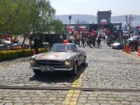 Klasik Otomobiller ’Yarışıyor’