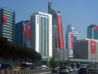 Gökdelenler Dev Türk Bayraklarıyla Donatıldı