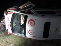 Ambulans İle Otomobil Çarpıştı: 1 Ölü, 3 Yaralı