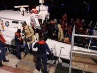 İzmir’de 98 Kaçak Göçmen Yakalandı