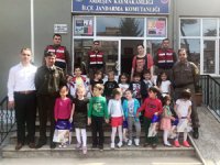 Rize'de Minik Öğrencilerden Jandarmaya Ziyaret
