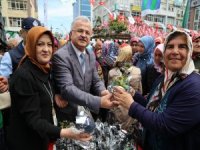 Rize Belediyesi’nden Annelere 4 Bin Çiçek