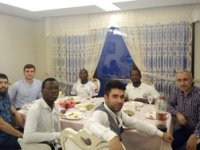 RTEÜ Rektörü Karaman Uluslararası Öğrencileri İftarda Evinde Konuk Etti