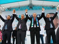 Bakan Bak ve AK Parti Genel Başkan Yardımcısı Yazıcı AK Parti'nin Rize Mitinginde Konuştu