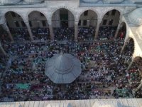 Fatih Camii’ndeki Yoğunluğu Havadan Görüntülendi