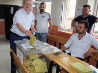 Rize Belediye Başkanı Kasap, Ailesiyle Birlikte Oyunu Kullandı