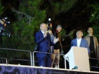 Konuşmasını Kısa Kesip...