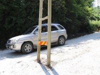 Yol Genişleyince Elektrik Direği Yolun Tam Ortasında Kaldı