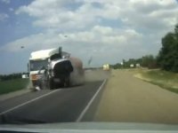 Önce Otomobile Sonra Tankere Çarptı