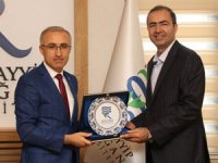 Tebriz Üniversitesi Heyeti RTEÜ Rektörü Karaman'ı Ziyaret Etti