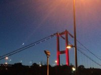 İstanbul Semalarında Duygulandıran ’Ay Yıldız’ Görüntüsü
