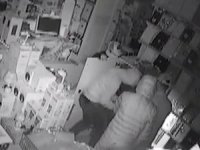 Kasa Hırsızları Önce Kameraya, Sonra Polise Yakalandı