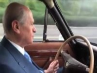 Bahçeli Klasik Otomobiliyle Ankara Yollarında