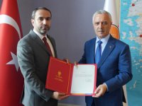 AK Parti Rize İl Başkanı İshak Alim Mazbatasını Aldı