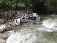 Rize'de Otomobil Dereye Yuvarlandı: 1 Ölü, 1 Yaralı