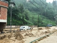 Rize'de 7 Katlı Bina Selden Yıkılma Tehlikesine Karşı Tahliye Edildi