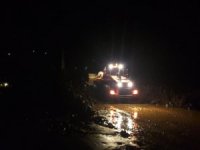 Rize-Çamlıhemşin Karayolu Şiddetli Yağışlar Sonucu Oluşan Sel ve Heyelanlar Nedeniyle Ulaşıma Kapandı