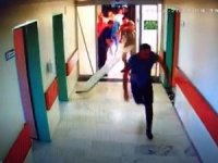 Yoğun Bakım Kapısını Kırıp Doktora Saldırdılar