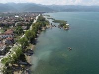 Göl Dibindeki Tarih Havadan Ve Su Altından Görüntülendi