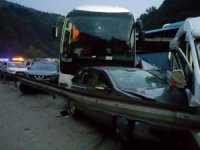 İnegöl’de Feci Kaza: 1 Ölü, 15 Yaralı
