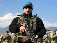 Sokak ortasında yaralı bulunan asker kurtarılamadı