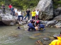 Serinlemek için girdiği derede boğuldu