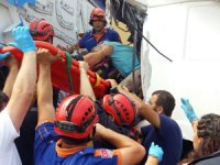 Trabzon'da kamyon duvara çarptı: 1 yaralı