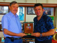 Rize Ziraat Odası Başkanı Paliç’ten Topal’a Plaket