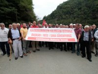 Çamlıhemşin'de Vatandaşlar Kaymakamlarının Gitmemesi İçin Toplandılar