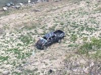 Artvin'de otomobil şarampole devrildi: 2 ölü, 1 yaralı