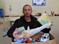 Bozuk Oyuncakları Tamir Edip Çocukları Sevindiriyor