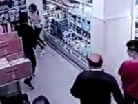 Markette Genç Kıza Yumruklu Saldırı