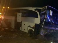 Niğde’de Otobüs Refüje Çarptı: 20 Yaralı