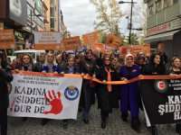 AK Partili Kadınlar Rize'de Kadına Şiddete Karşı Yürüdü