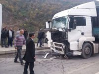 Trabzon’da Belediye Yolcu Otobüsüne Tır Çarptı: 9 Yaralı