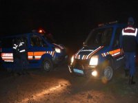 Arazide devriye gezen jandarma ekipleri erkek cesedi buldu