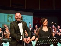 Konser Sırasında Sürpriz Evlilik Teklifi