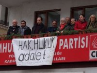CHP İl Başkanlığı Tarafından Yönetimden Alınan İlçe Teşkilatı Üyeleri İlçe Binasını İşgal Etti