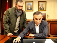 Rize Valisi Kemal Çeber, AA'nın "Yılın Fotoğrafları" Oylamasına Katıldı