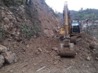 Rize’de Heyelan Sonrası Temizlik Çalışması Başlatıldı