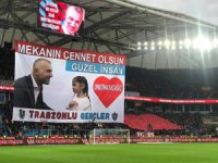 Trabzonsporlu Taraftarlar Şehit Rize Emniyet Müdürü Altuğ Verdi’yi Unutmadı