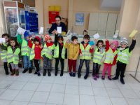 Rize'de Minik Öğrencilerden Yılbaşı Tebrik Kartı