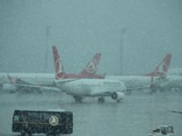 Olumsuz hava koşulları uçuşları aksattı
