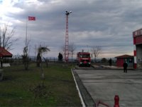 Rize'de Şiddetli Rüzgar Dev Bayrağı Yırttı