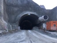 Yusufeli’de Tünel Çalışmasında Üzerine Kaya Düşen 2 İşçi Yaralandı